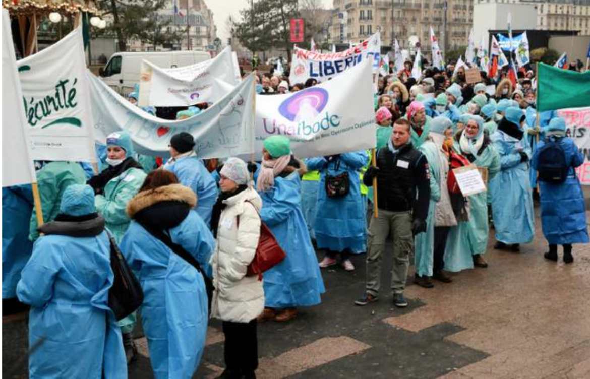 Les infirmières font entendre leur colère - Article Le Monde - 19/11/18
